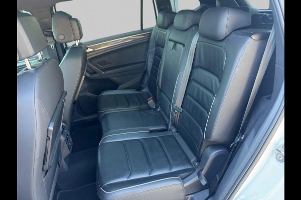 Volkswagen Tiguan Allspace 1.5 TSI Highline Business R-line 7p. (NL-auto, Panorama, Trehaak, Carplay, Camera, Leder, StoelV, ETc)