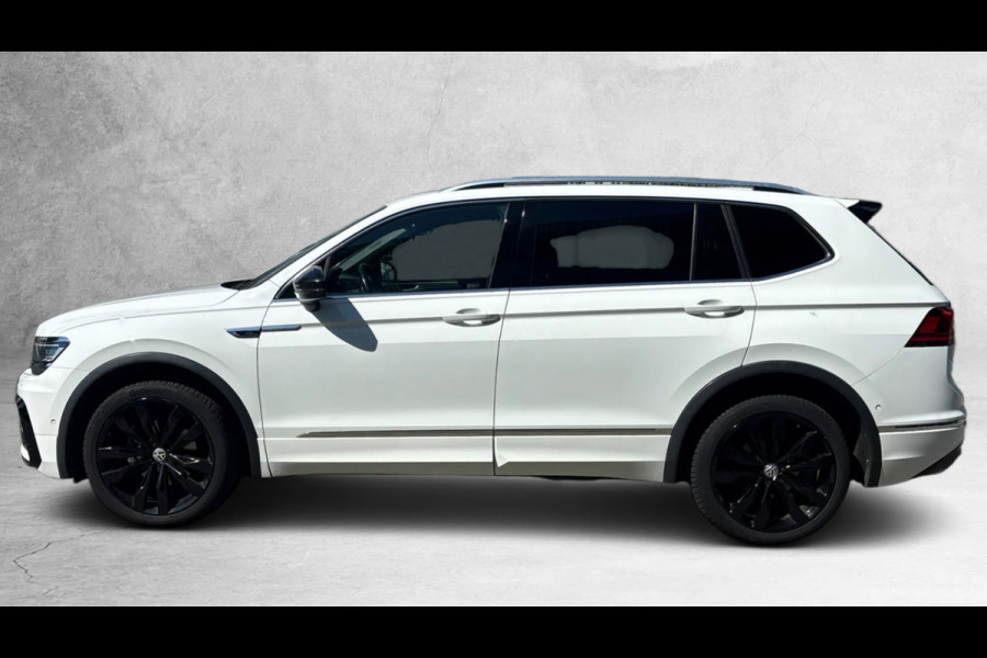 Volkswagen Tiguan Allspace 1.5 TSI Highline Business R-line 7p. (NL-auto, Panorama, Trehaak, Carplay, Camera, Leder, StoelV, ETc)