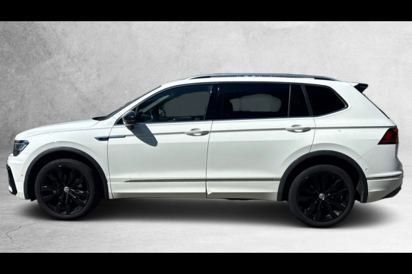 Volkswagen Tiguan Allspace 1.5 TSI Highline Business R-line 7p. (NL-auto, Panorama, Trehaak, Carplay, Camera, Leder, StoelV, ETc)