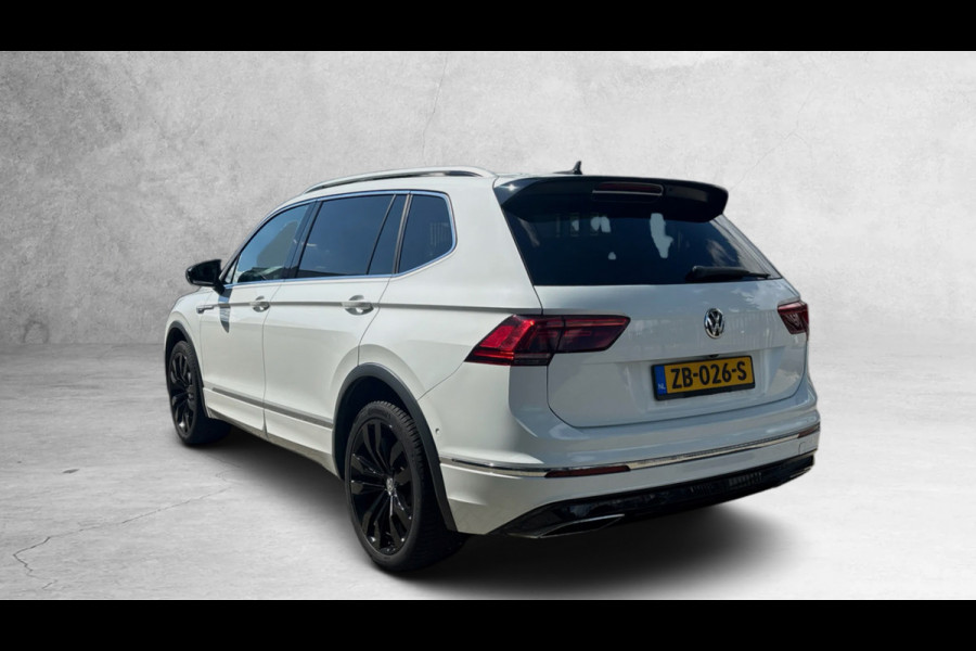 Volkswagen Tiguan Allspace 1.5 TSI Highline Business R-line 7p. (NL-auto, Panorama, Trehaak, Carplay, Camera, Leder, StoelV, ETc)