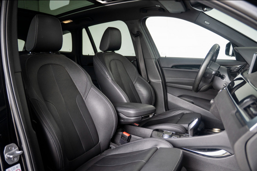 BMW X1 xDrive20i High Executive | Panoramadak | Head-Up Display | Stoelverwarming | HIFI | Camera | Leer | Trekhaak | Cruise Control | LED | Navigatie | NAP | Dealer Onderhouden | Automaat | Parkeersensoren | Climate Contro