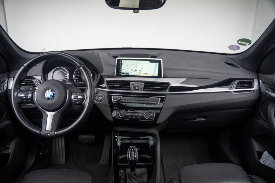 BMW X1 xDrive20i High Executive | Panoramadak | Head-Up Display | Stoelverwarming | HIFI | Camera | Leer | Trekhaak | Cruise Control | LED | Navigatie | NAP | Dealer Onderhouden | Automaat | Parkeersensoren | Climate Contro