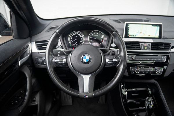BMW X1 xDrive20i High Executive | Panoramadak | Head-Up Display | Stoelverwarming | HIFI | Camera | Leer | Trekhaak | Cruise Control | LED | Navigatie | NAP | Dealer Onderhouden | Automaat | Parkeersensoren | Climate Contro