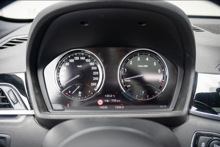 BMW X1 xDrive20i High Executive | Panoramadak | Head-Up Display | Stoelverwarming | HIFI | Camera | Leer | Trekhaak | Cruise Control | LED | Navigatie | NAP | Dealer Onderhouden | Automaat | Parkeersensoren | Climate Contro