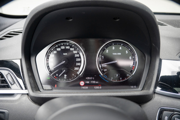 BMW X1 xDrive20i High Executive | Panoramadak | Head-Up Display | Stoelverwarming | HIFI | Camera | Leer | Trekhaak | Cruise Control | LED | Navigatie | NAP | Dealer Onderhouden | Automaat | Parkeersensoren | Climate Contro
