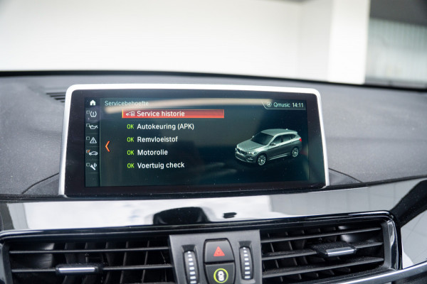 BMW X1 xDrive20i High Executive | Panoramadak | Head-Up Display | Stoelverwarming | HIFI | Camera | Leer | Trekhaak | Cruise Control | LED | Navigatie | NAP | Dealer Onderhouden | Automaat | Parkeersensoren | Climate Contro