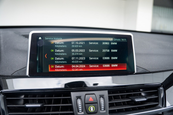 BMW X1 xDrive20i High Executive | Panoramadak | Head-Up Display | Stoelverwarming | HIFI | Camera | Leer | Trekhaak | Cruise Control | LED | Navigatie | NAP | Dealer Onderhouden | Automaat | Parkeersensoren | Climate Contro