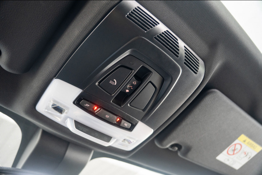 BMW X1 xDrive20i High Executive | Panoramadak | Head-Up Display | Stoelverwarming | HIFI | Camera | Leer | Trekhaak | Cruise Control | LED | Navigatie | NAP | Dealer Onderhouden | Automaat | Parkeersensoren | Climate Contro