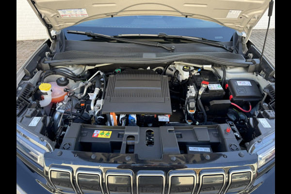 Jeep Avenger Summit 54 kWh SOH 96% Clima Camera Carplay Adaptive Cruise PDC voor en achter Half Leder