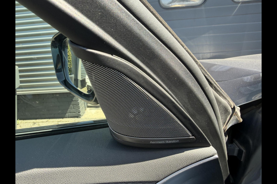 BMW 5 Serie Touring 520d Executive M-Sport | Camera | Harmon Kardon | Navigatie | Elektrische Achterklep | 19 Inch Lichtmetalen Velgen |