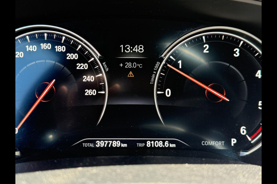 BMW 5 Serie Touring 520d Executive M-Sport | Camera | Harmon Kardon | Navigatie | Elektrische Achterklep | 19 Inch Lichtmetalen Velgen |
