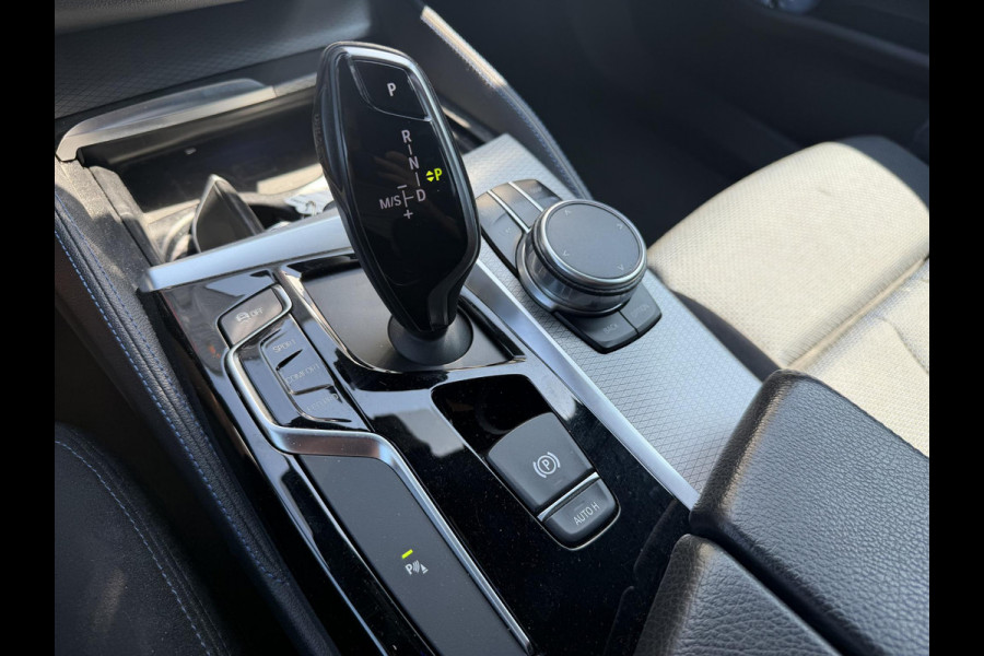 BMW 5 Serie Touring 520d Executive M-Sport | Camera | Harmon Kardon | Navigatie | Elektrische Achterklep | 19 Inch Lichtmetalen Velgen |