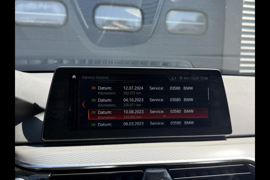BMW 5 Serie Touring 520d Executive M-Sport | Camera | Harmon Kardon | Navigatie | Elektrische Achterklep | 19 Inch Lichtmetalen Velgen |