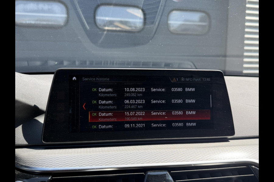 BMW 5 Serie Touring 520d Executive M-Sport | Camera | Harmon Kardon | Navigatie | Elektrische Achterklep | 19 Inch Lichtmetalen Velgen |