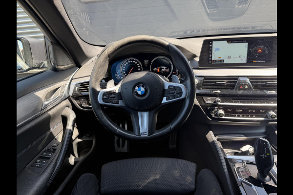 BMW 5 Serie Touring 520d Executive M-Sport | Camera | Harmon Kardon | Navigatie | Elektrische Achterklep | 19 Inch Lichtmetalen Velgen |