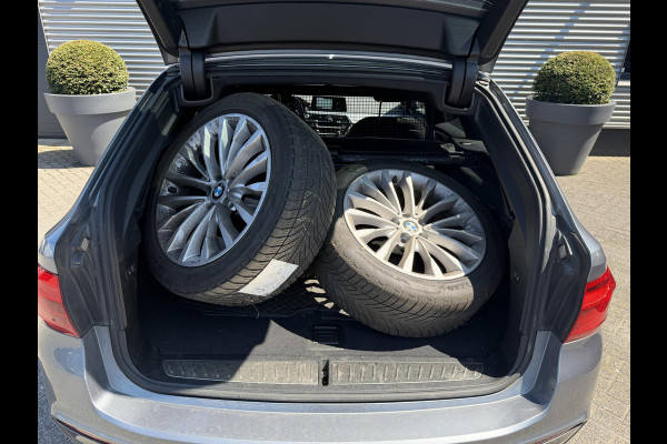BMW 5 Serie Touring 520d Executive M-Sport | Camera | Harmon Kardon | Navigatie | Elektrische Achterklep | 19 Inch Lichtmetalen Velgen |