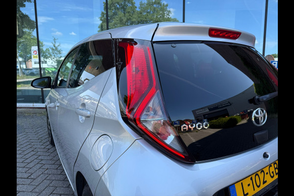 Toyota Aygo 1.0 VVT-i x-joy - Automaat - Climate - Trekhaak - Media - Org.NL