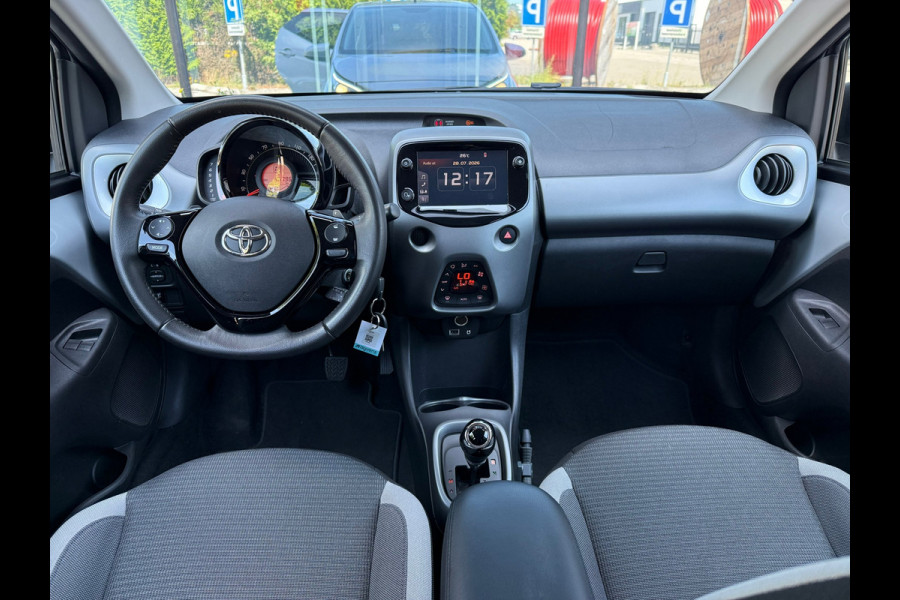 Toyota Aygo 1.0 VVT-i x-joy - Automaat - Climate - Trekhaak - Media - Org.NL