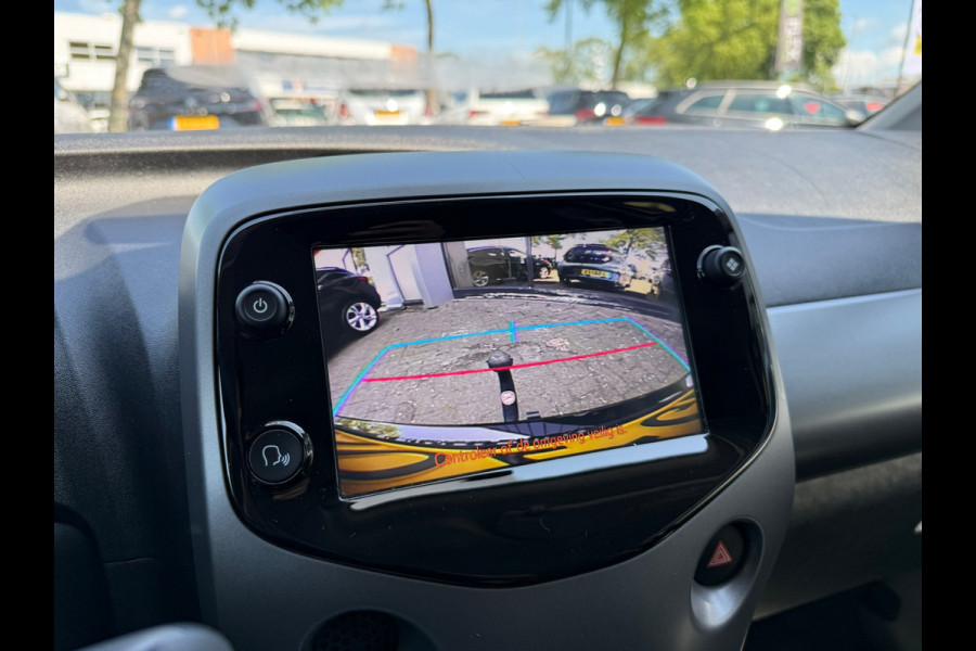Toyota Aygo 1.0 VVT-i x-joy - Automaat - Climate - Trekhaak - Media - Org.NL
