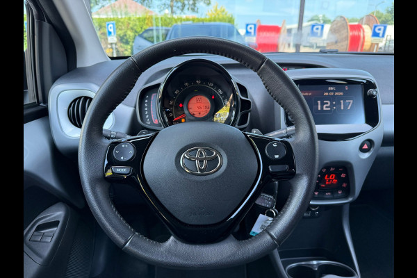 Toyota Aygo 1.0 VVT-i x-joy - Automaat - Climate - Trekhaak - Media - Org.NL