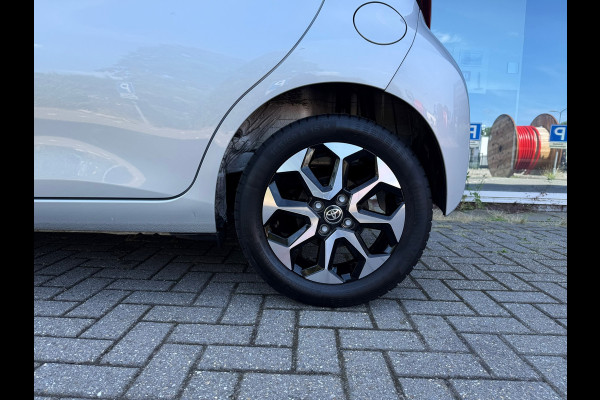 Toyota Aygo 1.0 VVT-i x-joy - Automaat - Climate - Trekhaak - Media - Org.NL