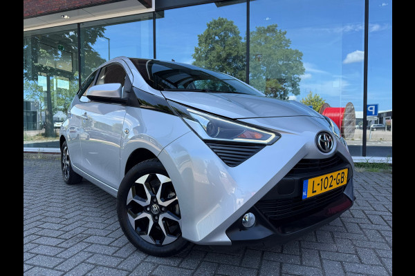 Toyota Aygo 1.0 VVT-i x-joy - Automaat - Climate - Trekhaak - Media - Org.NL