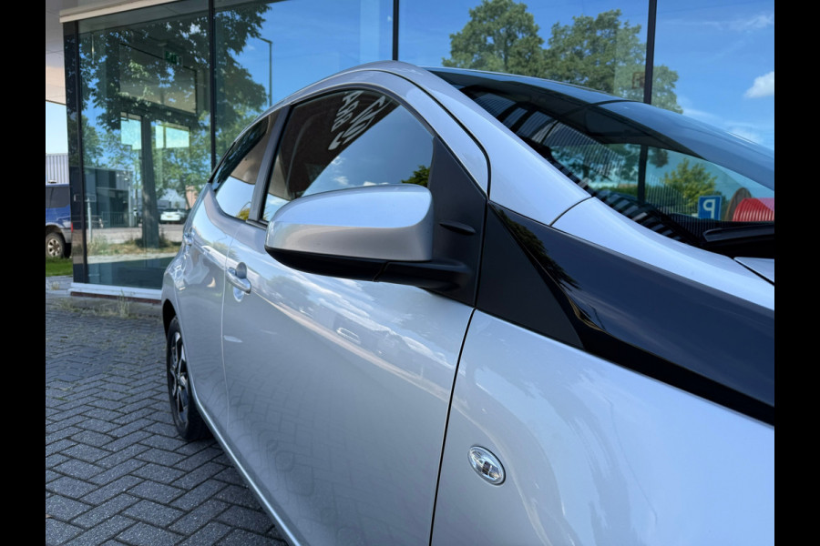 Toyota Aygo 1.0 VVT-i x-joy - Automaat - Climate - Trekhaak - Media - Org.NL