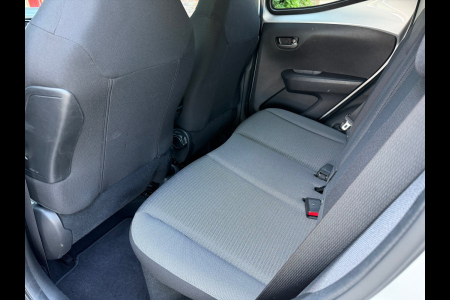 Toyota Aygo 1.0 VVT-i x-joy - Automaat - Climate - Trekhaak - Media - Org.NL