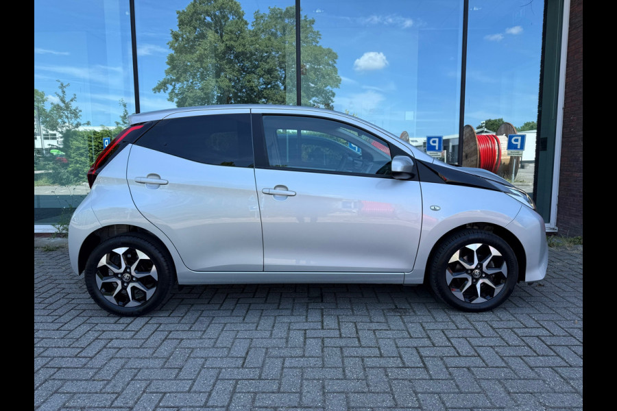 Toyota Aygo 1.0 VVT-i x-joy - Automaat - Climate - Trekhaak - Media - Org.NL