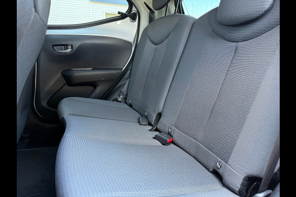 Toyota Aygo 1.0 VVT-i x-joy - Automaat - Climate - Trekhaak - Media - Org.NL