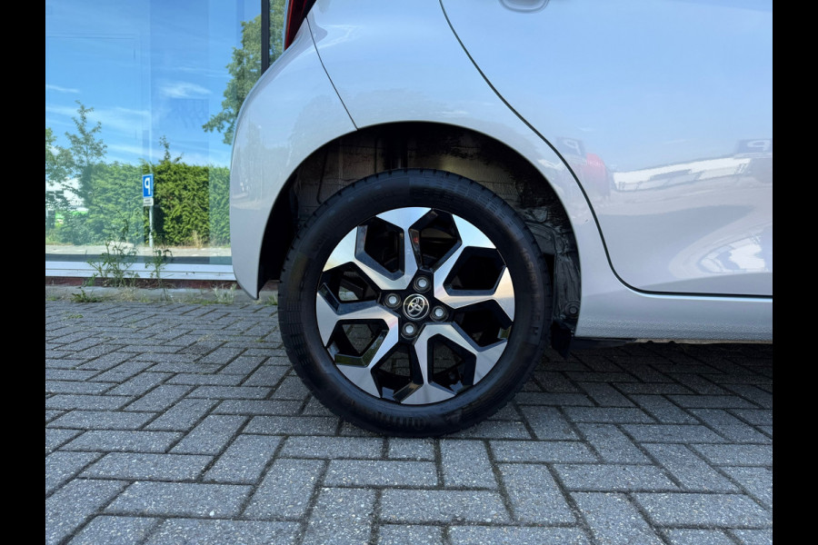 Toyota Aygo 1.0 VVT-i x-joy - Automaat - Climate - Trekhaak - Media - Org.NL