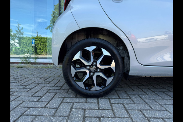 Toyota Aygo 1.0 VVT-i x-joy - Automaat - Climate - Trekhaak - Media - Org.NL