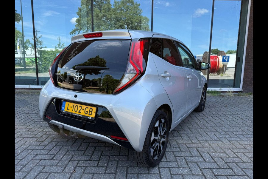 Toyota Aygo 1.0 VVT-i x-joy - Automaat - Climate - Trekhaak - Media - Org.NL