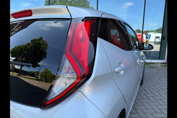 Toyota Aygo 1.0 VVT-i x-joy - Automaat - Climate - Trekhaak - Media - Org.NL