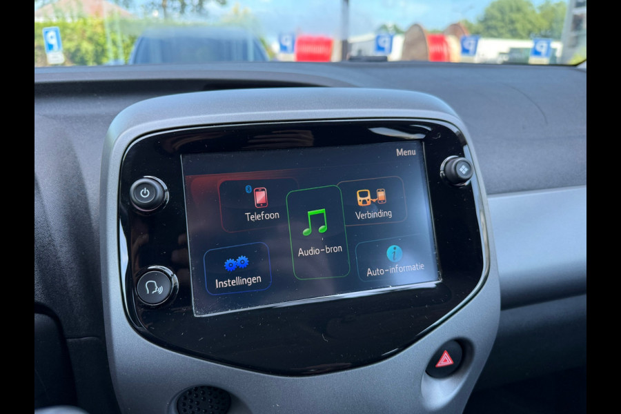 Toyota Aygo 1.0 VVT-i x-joy - Automaat - Climate - Trekhaak - Media - Org.NL