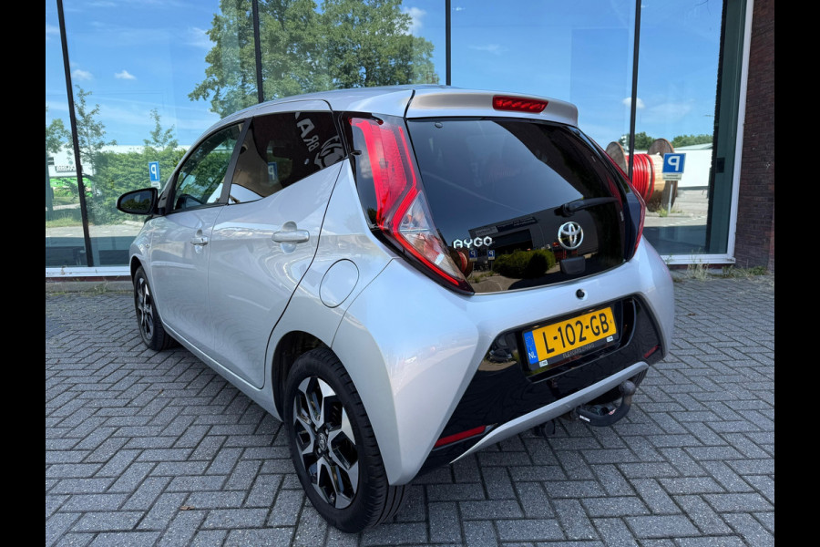 Toyota Aygo 1.0 VVT-i x-joy - Automaat - Climate - Trekhaak - Media - Org.NL