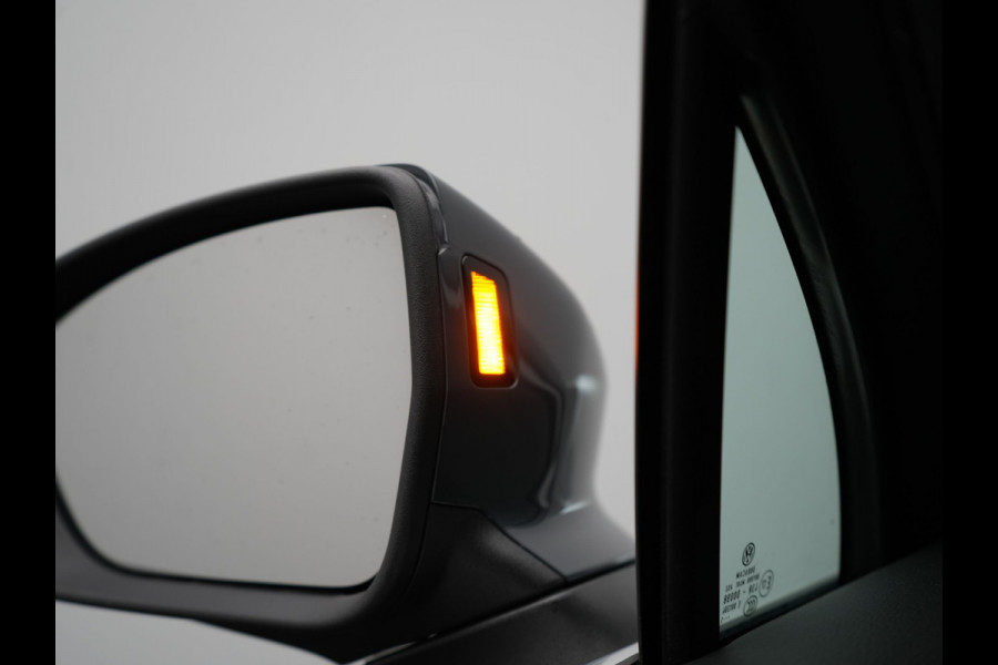 Seat Tarraco 1.4 TSI e-Hybrid Xcellence PHEV 245pk Dealer O.H. | Panodak | Adaptive Cruise | 360 Camera | Sfeerverlichting | Voorstoelen Verwarmd | Keyless | Blis | Apple Carplay | Navigatie | DAB | Plug In Hybrid |