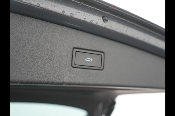 Seat Tarraco 1.4 TSI e-Hybrid Xcellence PHEV 245pk Dealer O.H. | Panodak | Adaptive Cruise | 360 Camera | Sfeerverlichting | Voorstoelen Verwarmd | Keyless | Blis | Apple Carplay | Navigatie | DAB | Plug In Hybrid |