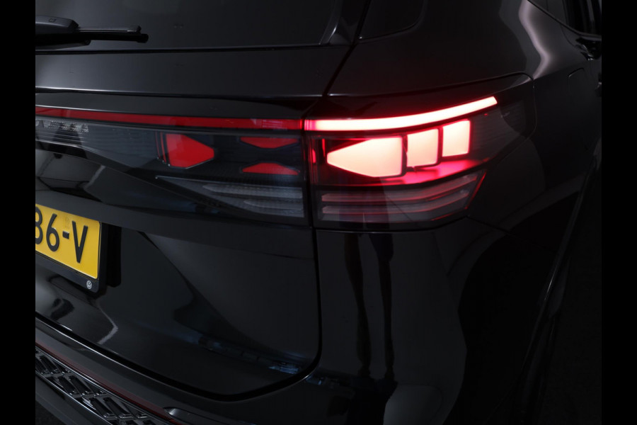 Volkswagen Tayron 1.5 eHybrid R-Line Edition 204 pk Automaat (DSG) | Verlengde garantie | Navigatie | Panoramadak | Trekhaak (wegklapbaar) | Parkeersensoren (Park assist) | Rondomzicht camera | Black Style pakket | R-Line |