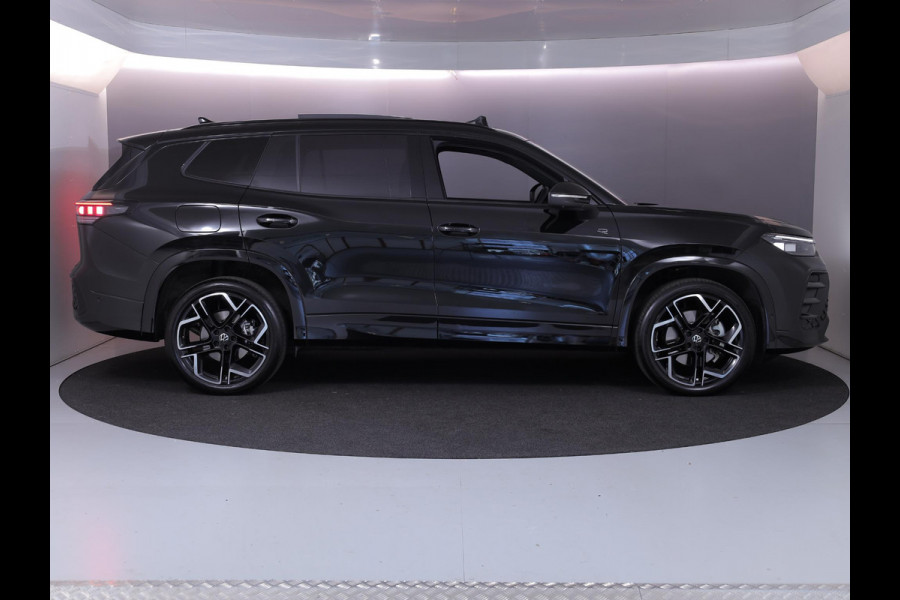 Volkswagen Tayron 1.5 eHybrid R-Line Edition 204 pk Automaat (DSG) | Verlengde garantie | Navigatie | Panoramadak | Trekhaak (wegklapbaar) | Parkeersensoren (Park assist) | Rondomzicht camera | Black Style pakket | R-Line |