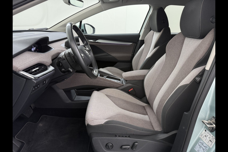 Škoda ENYAQ iV 60 First Edition SOH 92% 3-Zone Ecc Adap.Cruise Stoel+Stuurverwarming Elek.Stoel+Memory Camera Apple Camera Android Auto Navi Pd Keyless advanced Led Matrix Blind Spot Warning Lmv Privacy Glas Lane Assist DAB P-Assist GSM Draadloos laden Dealeronderhouden Origineel Nederlandse Auto