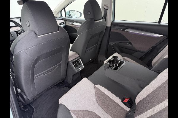 Škoda ENYAQ iV 60 First Edition SOH 92% 3-Zone Ecc Adap.Cruise Stoel+Stuurverwarming Elek.Stoel+Memory Camera Apple Camera Android Auto Navi Pd Keyless advanced Led Matrix Blind Spot Warning Lmv Privacy Glas Lane Assist DAB P-Assist GSM Draadloos laden Dealeronderhouden Origineel Nederlandse Auto