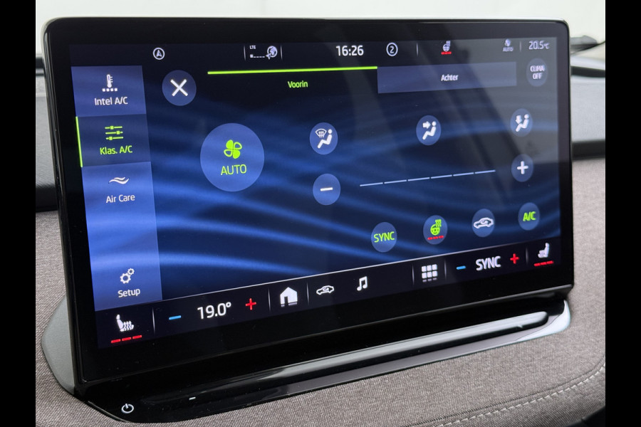 Škoda ENYAQ iV 60 First Edition SOH 92% 3-Zone Ecc Adap.Cruise Stoel+Stuurverwarming Elek.Stoel+Memory Camera Apple Camera Android Auto Navi Pd Keyless advanced Led Matrix Blind Spot Warning Lmv Privacy Glas Lane Assist DAB P-Assist GSM Draadloos laden Dealeronderhouden Origineel Nederlandse Auto