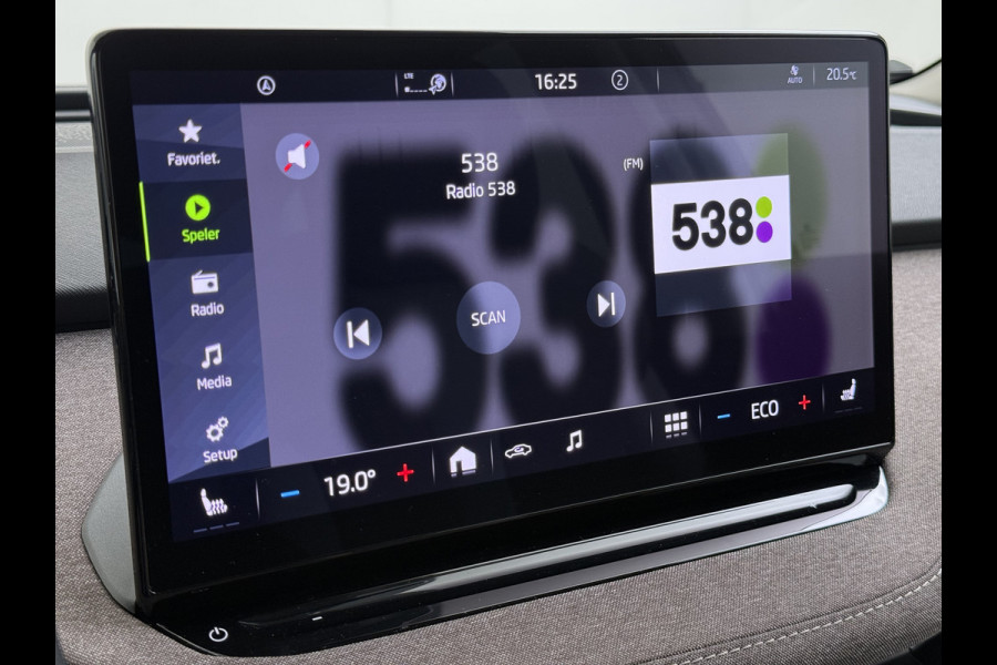Škoda ENYAQ iV 60 First Edition SOH 92% 3-Zone Ecc Adap.Cruise Stoel+Stuurverwarming Elek.Stoel+Memory Camera Apple Camera Android Auto Navi Pd Keyless advanced Led Matrix Blind Spot Warning Lmv Privacy Glas Lane Assist DAB P-Assist GSM Draadloos laden Dealeronderhouden Origineel Nederlandse Auto