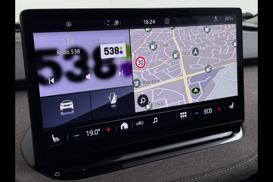 Škoda ENYAQ iV 60 First Edition SOH 92% 3-Zone Ecc Adap.Cruise Stoel+Stuurverwarming Elek.Stoel+Memory Camera Apple Camera Android Auto Navi Pd Keyless advanced Led Matrix Blind Spot Warning Lmv Privacy Glas Lane Assist DAB P-Assist GSM Draadloos laden Dealeronderhouden Origineel Nederlandse Auto