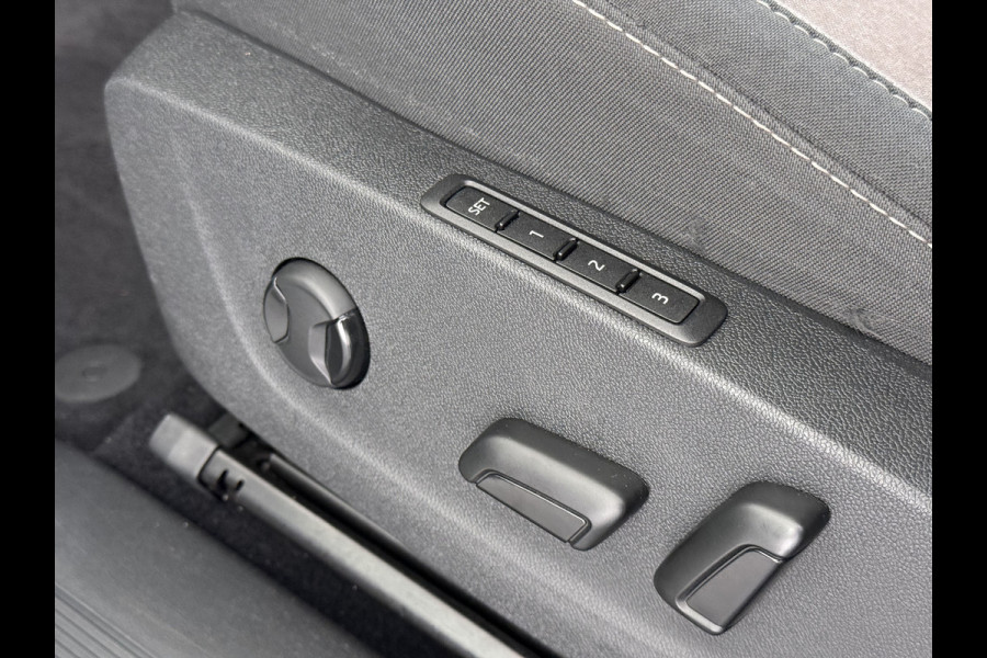 Škoda ENYAQ iV 60 First Edition SOH 92% 3-Zone Ecc Adap.Cruise Stoel+Stuurverwarming Elek.Stoel+Memory Camera Apple Camera Android Auto Navi Pd Keyless advanced Led Matrix Blind Spot Warning Lmv Privacy Glas Lane Assist DAB P-Assist GSM Draadloos laden Dealeronderhouden Origineel Nederlandse Auto