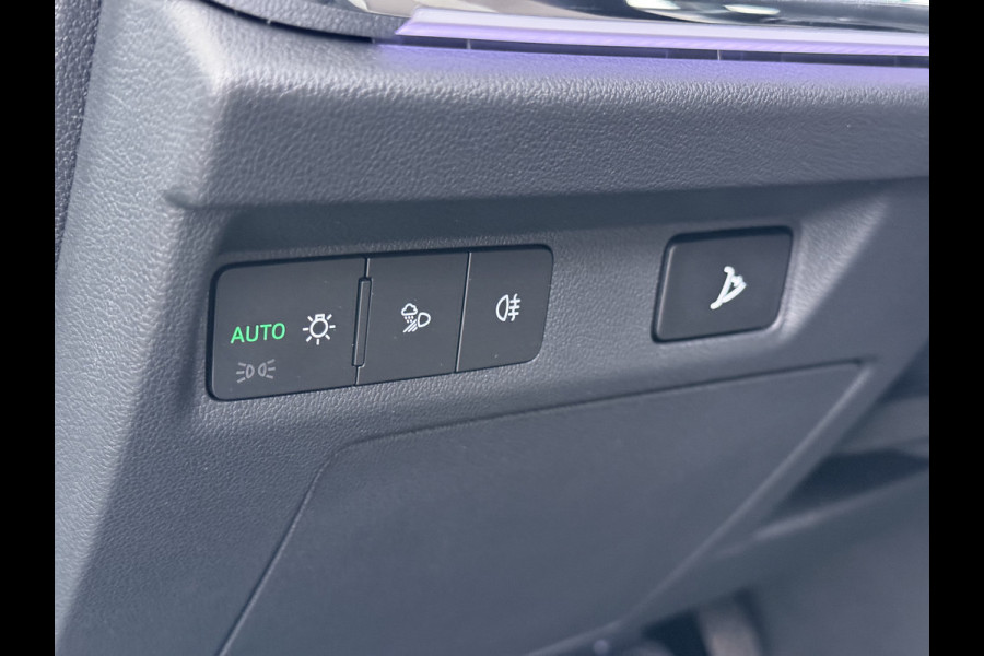 Škoda ENYAQ iV 60 First Edition SOH 92% 3-Zone Ecc Adap.Cruise Stoel+Stuurverwarming Elek.Stoel+Memory Camera Apple Camera Android Auto Navi Pd Keyless advanced Led Matrix Blind Spot Warning Lmv Privacy Glas Lane Assist DAB P-Assist GSM Draadloos laden Dealeronderhouden Origineel Nederlandse Auto