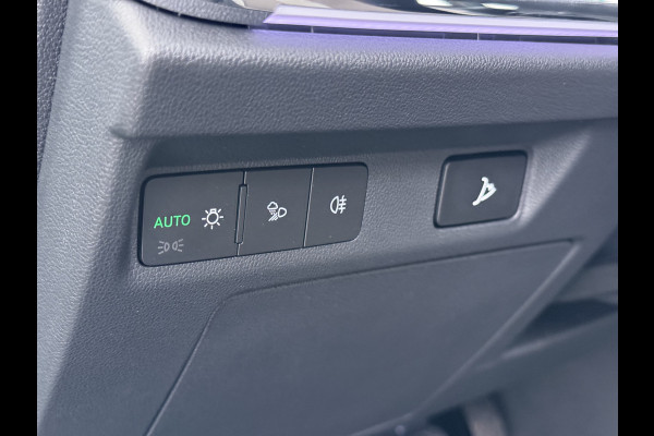 Škoda ENYAQ iV 60 First Edition SOH 92% 3-Zone Ecc Adap.Cruise Stoel+Stuurverwarming Elek.Stoel+Memory Camera Apple Camera Android Auto Navi Pd Keyless advanced Led Matrix Blind Spot Warning Lmv Privacy Glas Lane Assist DAB P-Assist GSM Draadloos laden Dealeronderhouden Origineel Nederlandse Auto