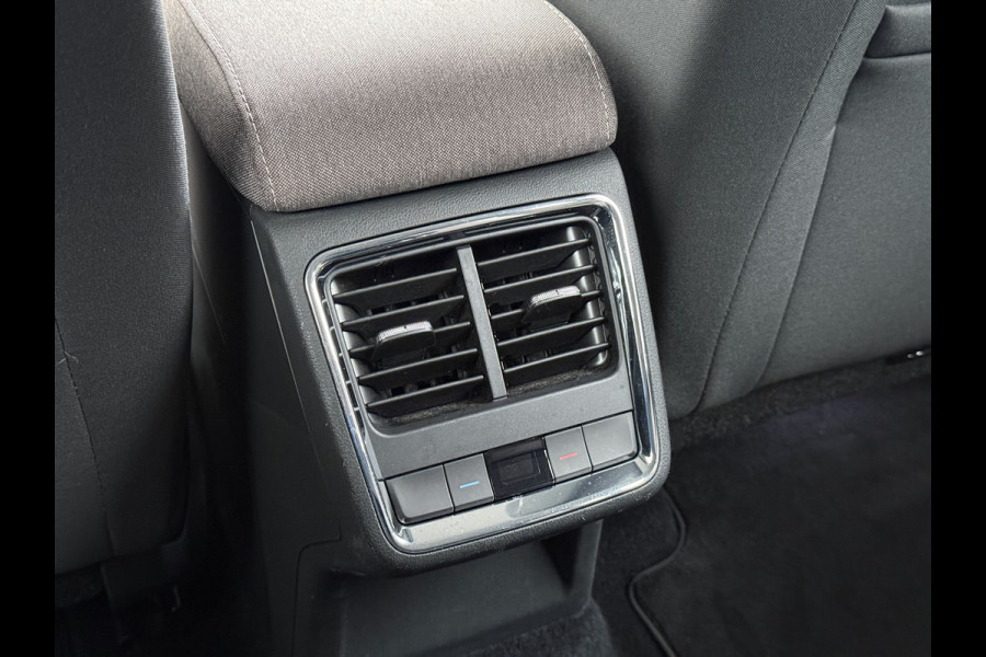 Škoda ENYAQ iV 60 First Edition SOH 92% 3-Zone Ecc Adap.Cruise Stoel+Stuurverwarming Elek.Stoel+Memory Camera Apple Camera Android Auto Navi Pd Keyless advanced Led Matrix Blind Spot Warning Lmv Privacy Glas Lane Assist DAB P-Assist GSM Draadloos laden Dealeronderhouden Origineel Nederlandse Auto