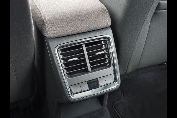 Škoda ENYAQ iV 60 First Edition SOH 92% 3-Zone Ecc Adap.Cruise Stoel+Stuurverwarming Elek.Stoel+Memory Camera Apple Camera Android Auto Navi Pd Keyless advanced Led Matrix Blind Spot Warning Lmv Privacy Glas Lane Assist DAB P-Assist GSM Draadloos laden Dealeronderhouden Origineel Nederlandse Auto